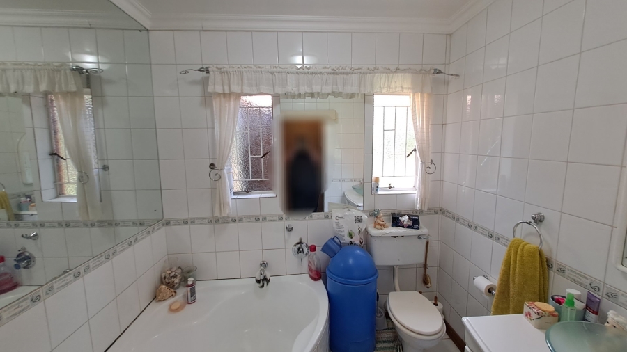 5 Bedroom Property for Sale in Fichardt Park Free State